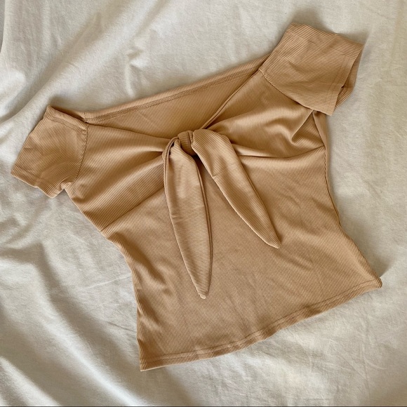 Tie-front Ribbed Top 🤎🤍 - Picture 2 of 4